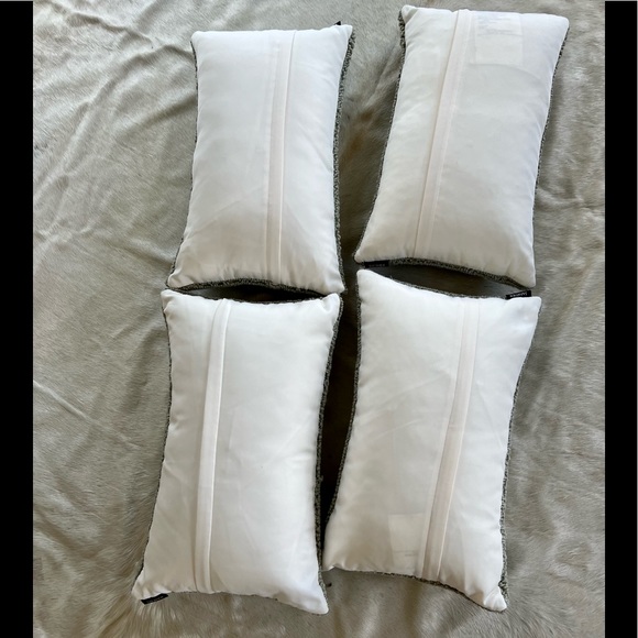 Safavieh 11” x 18” hooked pillows, set of 4, excellent cond. - Picture 6 of 9